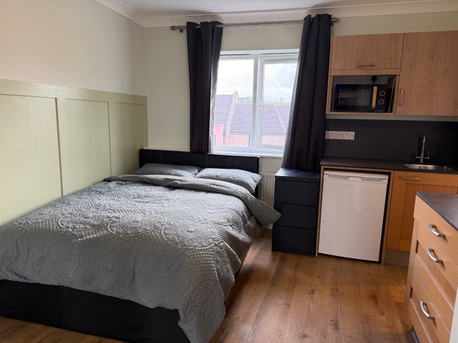 Premium Studio-Style En-Suite Room – Orchard Park  Main Photo