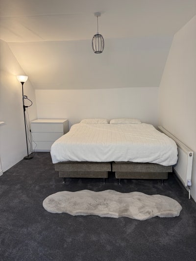 Stunning Top-Floor Double bedroom  Main Photo