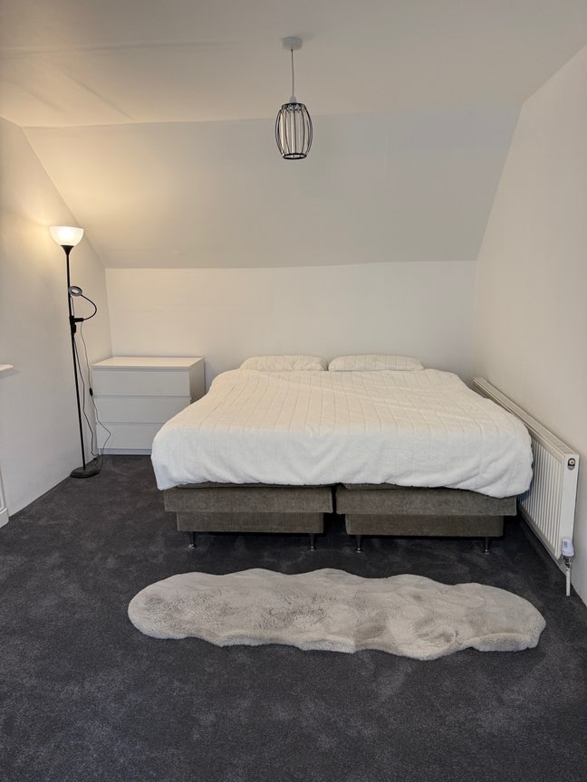 Stunning Top-Floor Double bedroom  Main Photo