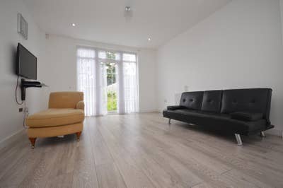 4 Bedroom Semi-detached House - Chigwell  Main Photo