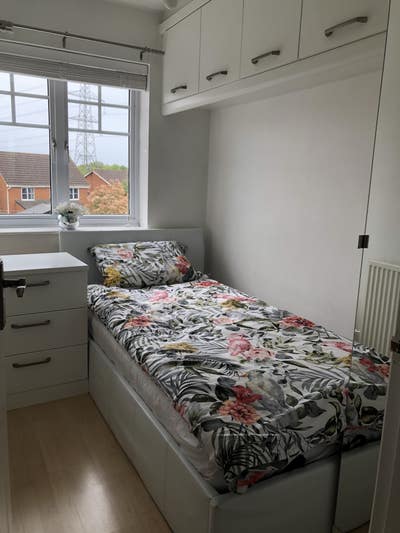 Modern, Clean, Single Room Main Photo