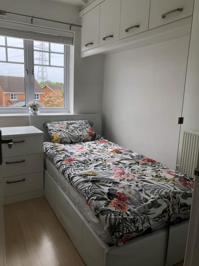 Modern, Clean, Single Room Main Photo