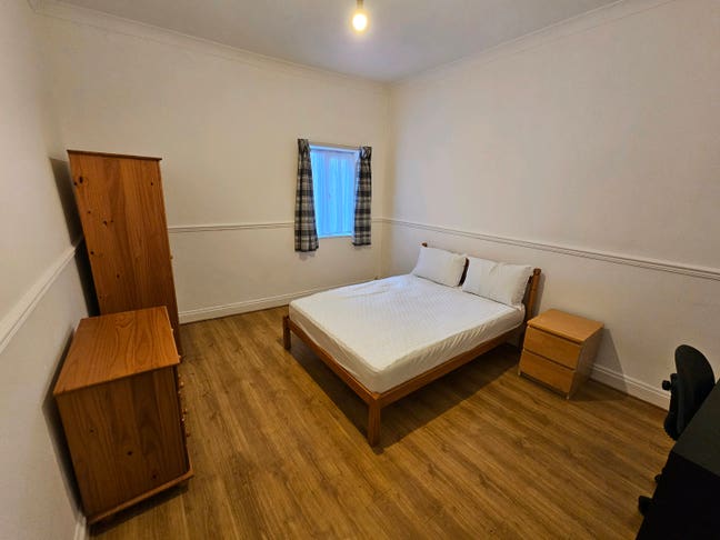 Large Furnished Double Room-&pound;550 PCM Bills Include Main Photo