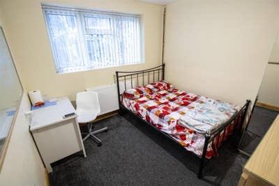 En-Suite 6 Bed Female Student House in Selly Oak Main Photo