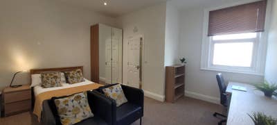 Newly Renovated Double Ensuite with Parking  Main Photo