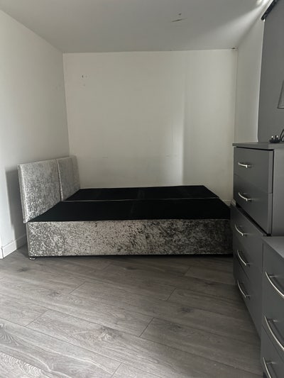 En-suite Room Available ideal for Professional  Main Photo