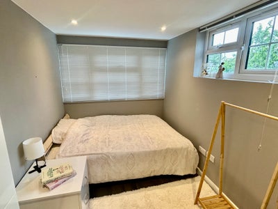 Double bedroom in peaceful, pretty house  Main Photo