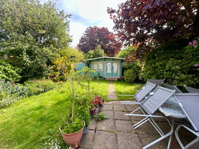 Double bedroom in peaceful, pretty house  Main Photo