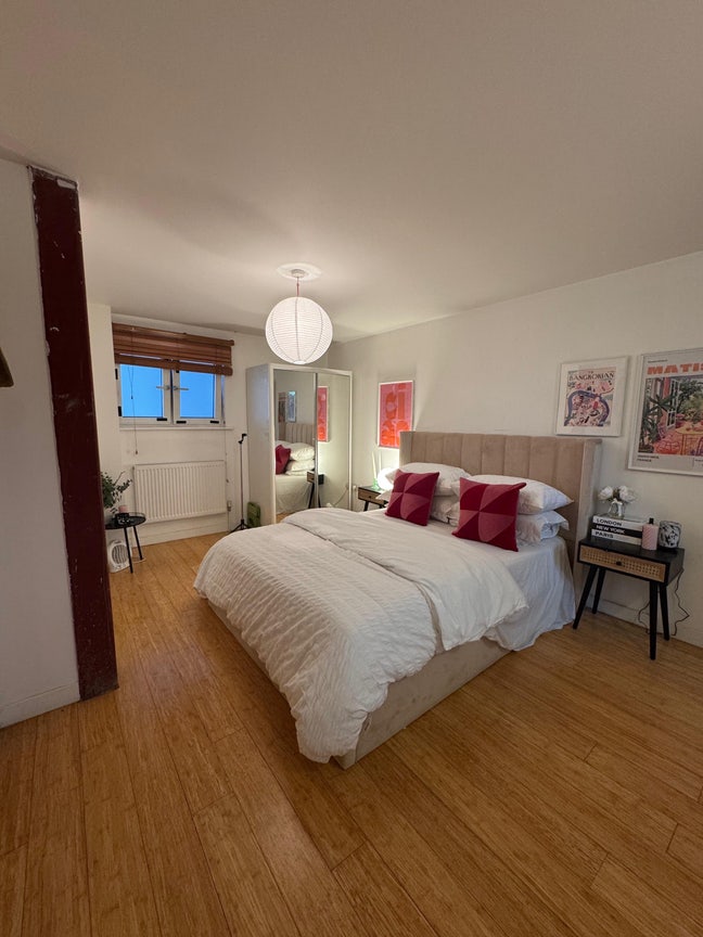 Lovely spacious double room in 2 bed flat Zone 2 Main Photo