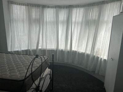 1 large Room near Woking Station  Main Photo