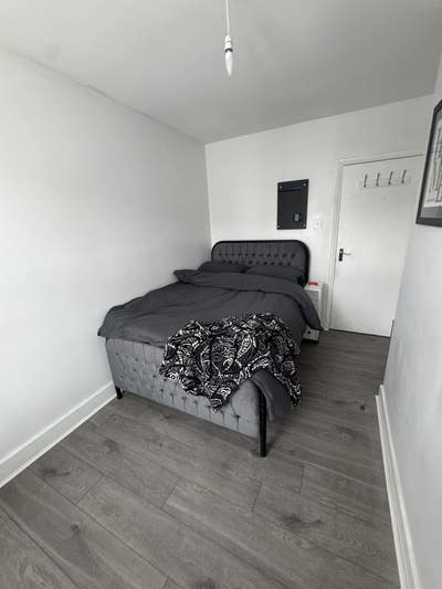 Furnished Double Room in Friendly Croydon House Main Photo