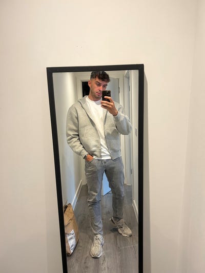 Looking for a room or someone to find a flat with Main Photo