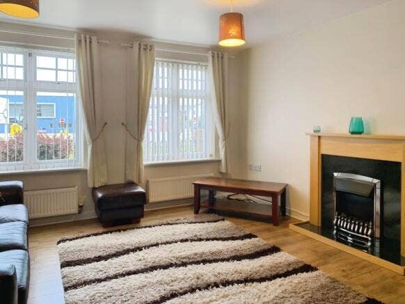 Cosy room with Private Office and Private Bathroom Main Photo