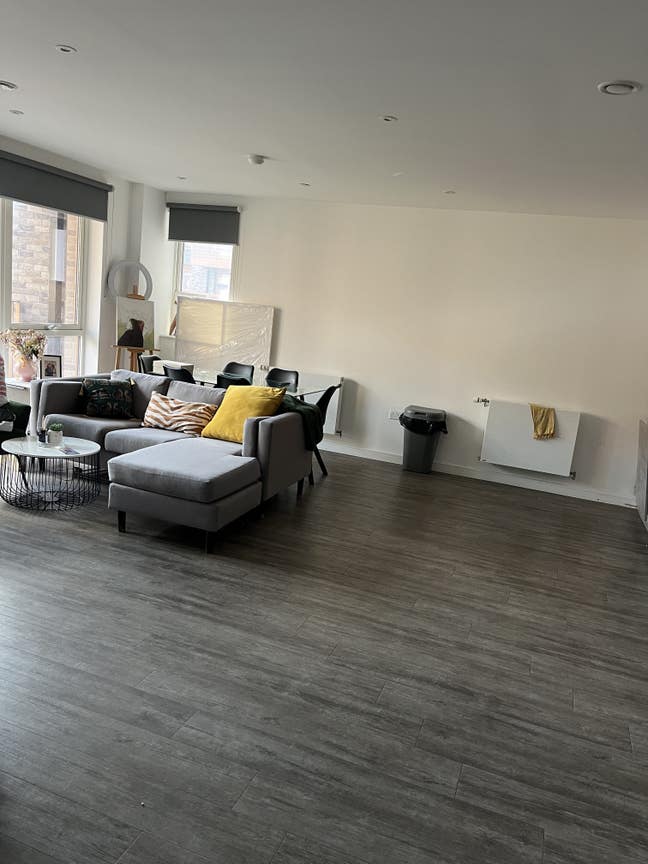 Modern Flat in Barking Main Photo