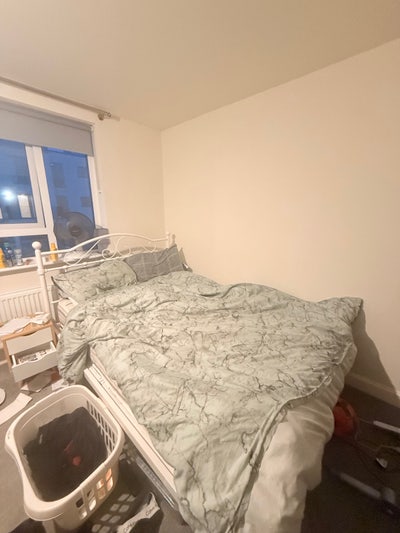 Large Double Room Available in a 3-Bed House Main Photo