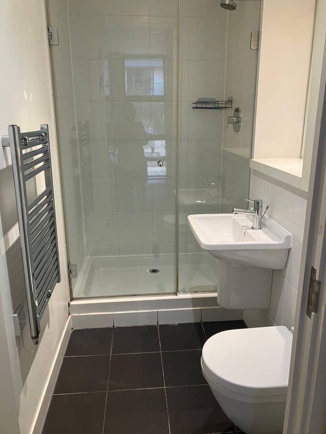 Room Availble in a new build  Main Photo