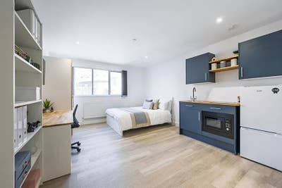 310 Sandfield House - Double-Bed Studio Flat Main Photo