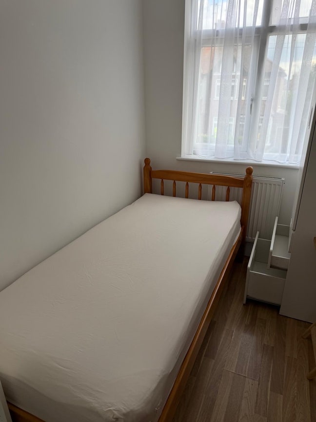 Single Room to Let – Bills Included Main Photo
