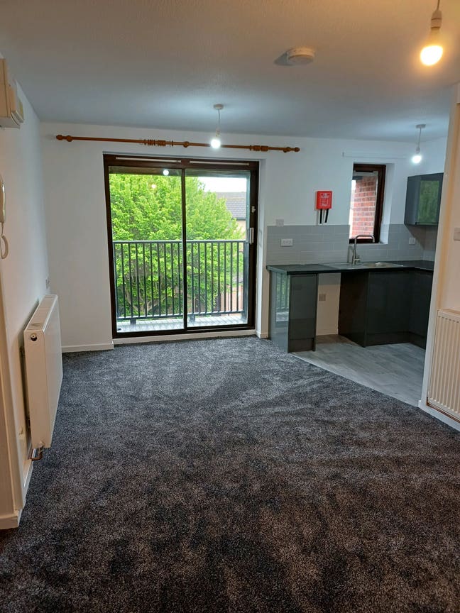 Small studio flat with balcony & parking  Main Photo