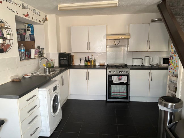 Coastal Living – Beautiful Rooms Available  Main Photo