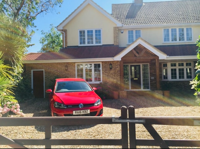 Wonderful Weybridge -  Double room Main Photo