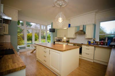 🏠 Newly redecorated cosy house in Macclesfield  Main Photo