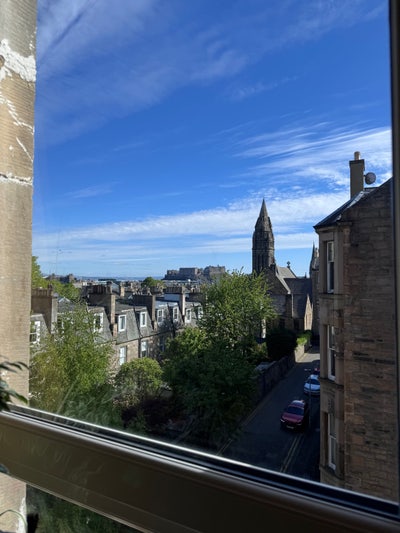 Bruntsfield double room | Fringe let | YAMAHA U3 Main Photo