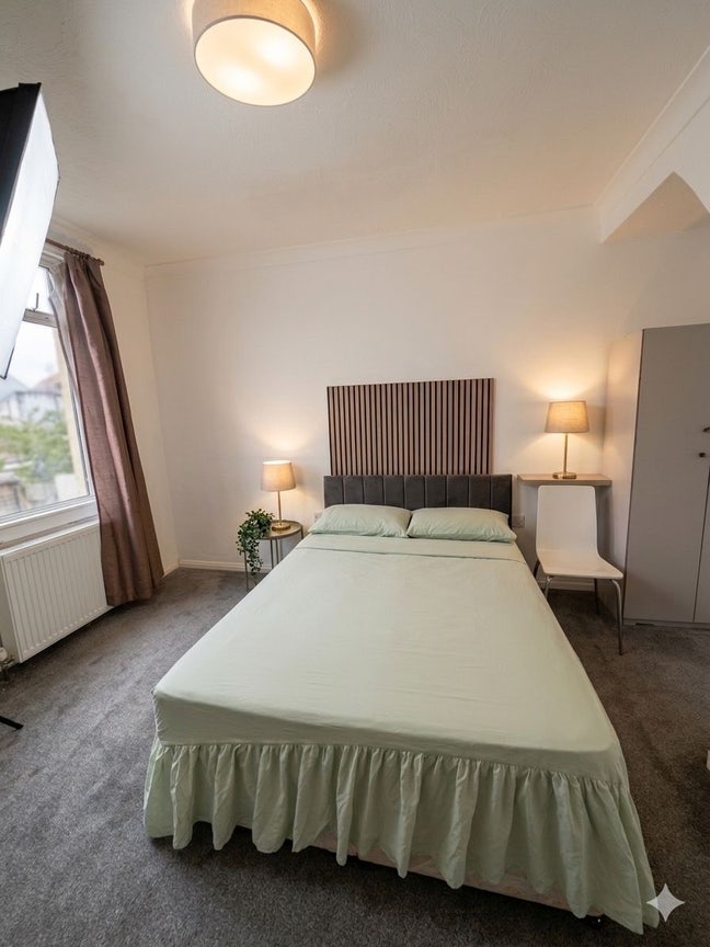 *Premium rooms by Uni and Station -bills included* Main Photo