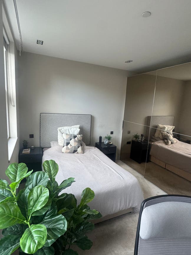 Spacious Double Room in 4-Bed House, Battersea  Main Photo