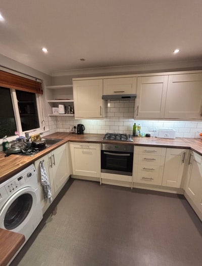 Small double room in mews  Main Photo