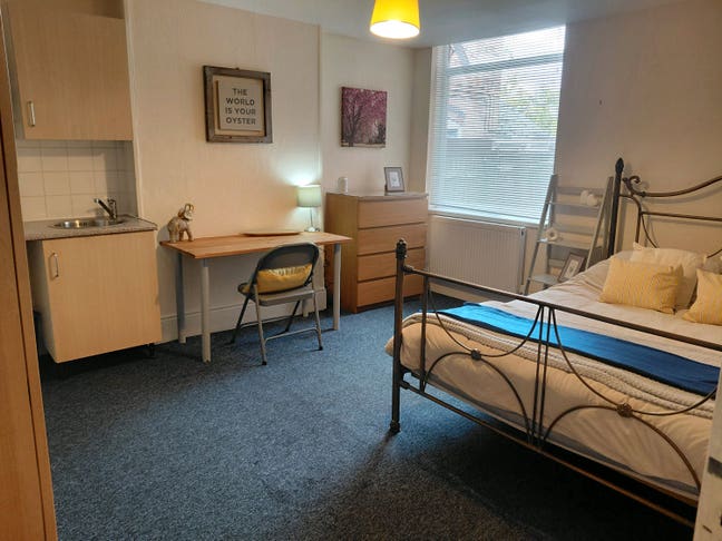  NEW studio flat w/ensuite. All bills & parking Main Photo
