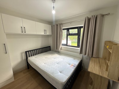 High End HMO room near Heathrow Airport Main Photo