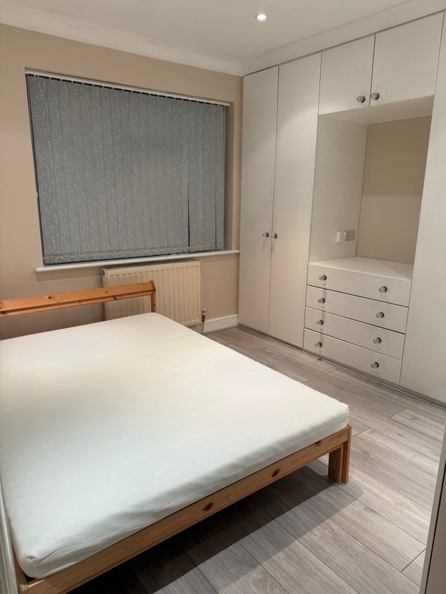Double room in a quiet household Main Photo
