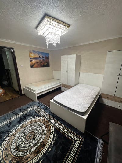 📍 Spacious Double Room for Female | &pound;400-&pound;700 Main Photo
