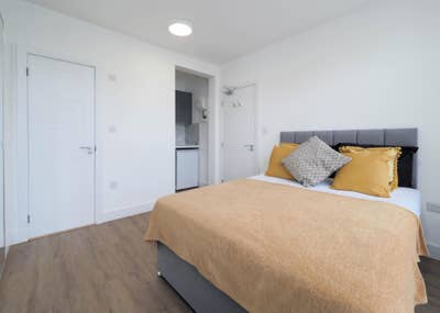 Luxury En-Suite + Kitchenette Harrow Weald High St Main Photo