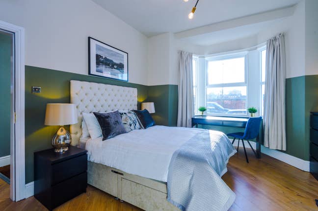 5* Super-Luxury room in prof home, Chester Main Photo