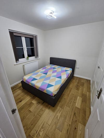 Bright Furnished Room in Quiet Thatcham Home Main Photo