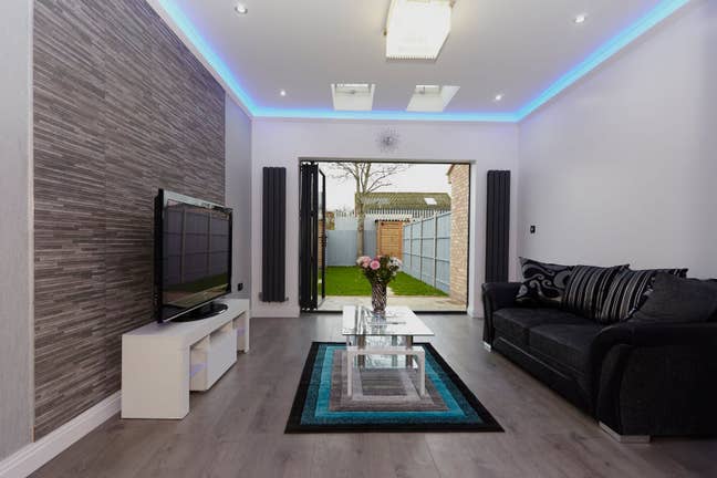 Modern Luxurious 3 Bedroom House - CR4 Main Photo