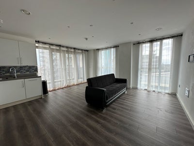 ✨ 2-Bed, 2-Bath Apartment with En-Suite & Balcony Main Photo