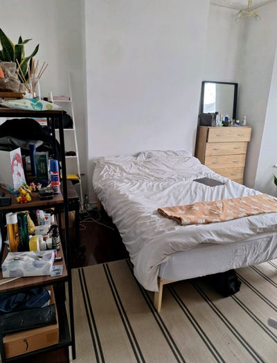 Double room in clean house Main Photo