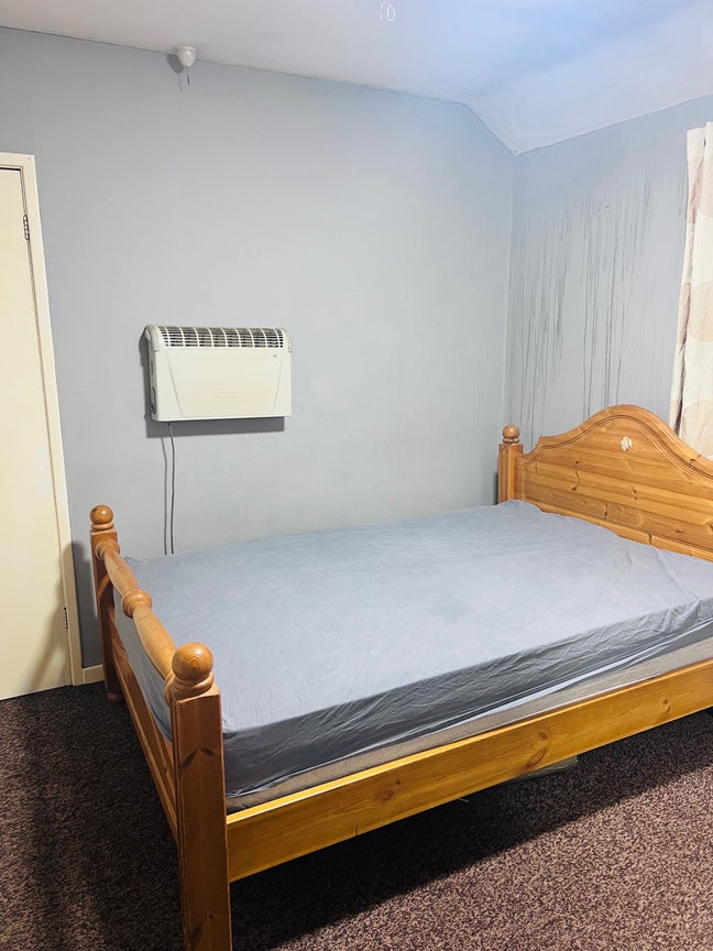 One double bedroom   Main Photo