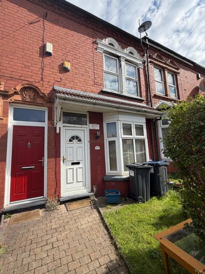 A great unfurnished two bedroom house available  Main Photo