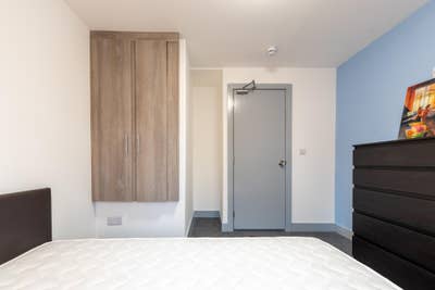 Double Bedroom- Bills Included Main Photo