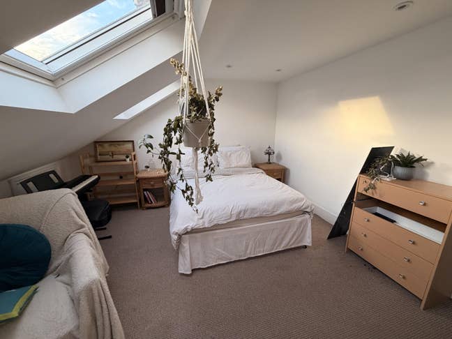 Large Room in Shepherds Bush House Main Photo