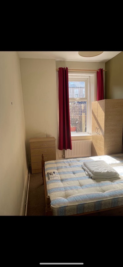 1 Room to rent in a two person flatshare  Main Photo