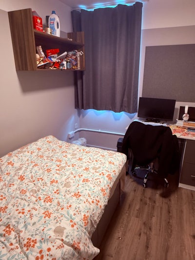 Ensuit room| The Helix Wembley, All Bills included Main Photo
