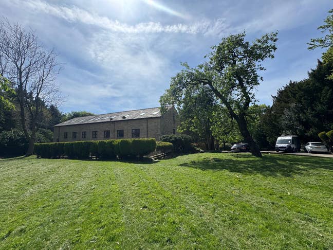 2 Bed 2 Bath Apartment in Stunning Location! Main Photo