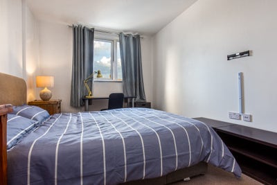 Spacious Double Room with Private Ensuite Main Photo