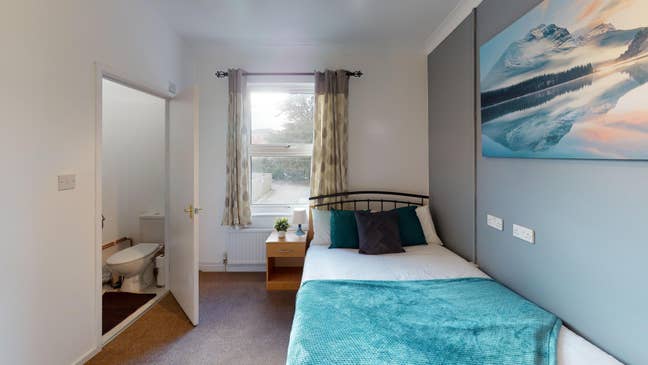 Double en-suite Room in Spacious Modern House  Main Photo