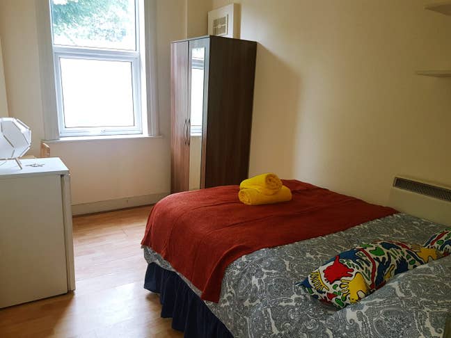 Bright Single Room Main Photo